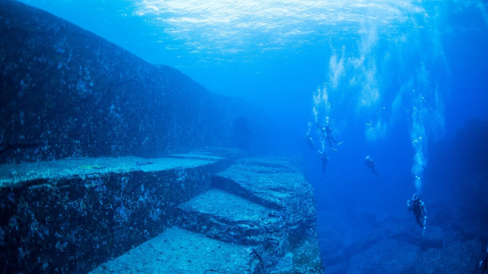 dive in yonaguni