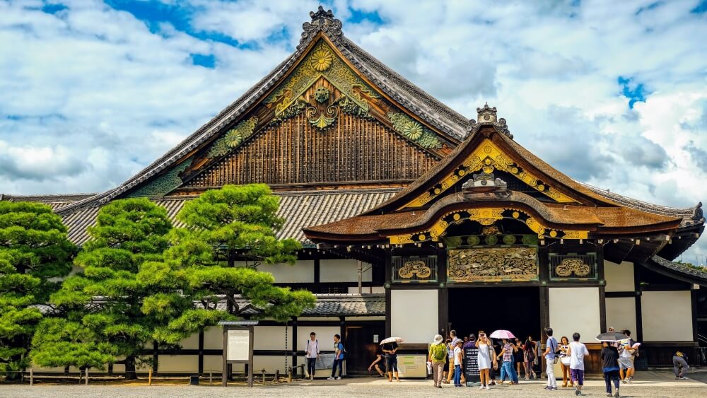 Nijo castle and tourists