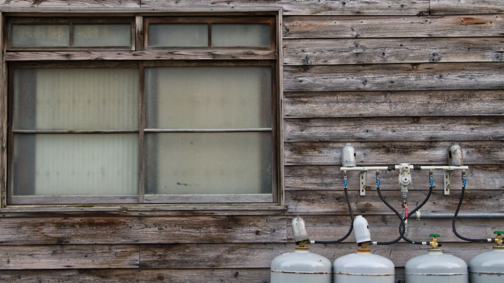 propane gas cylinders are outside