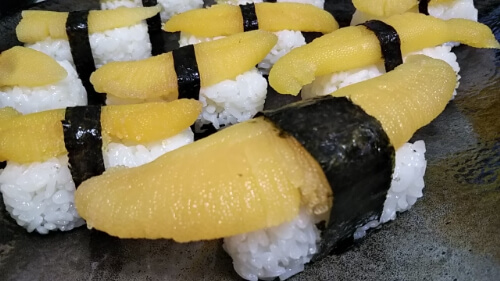 Herring roe sushi