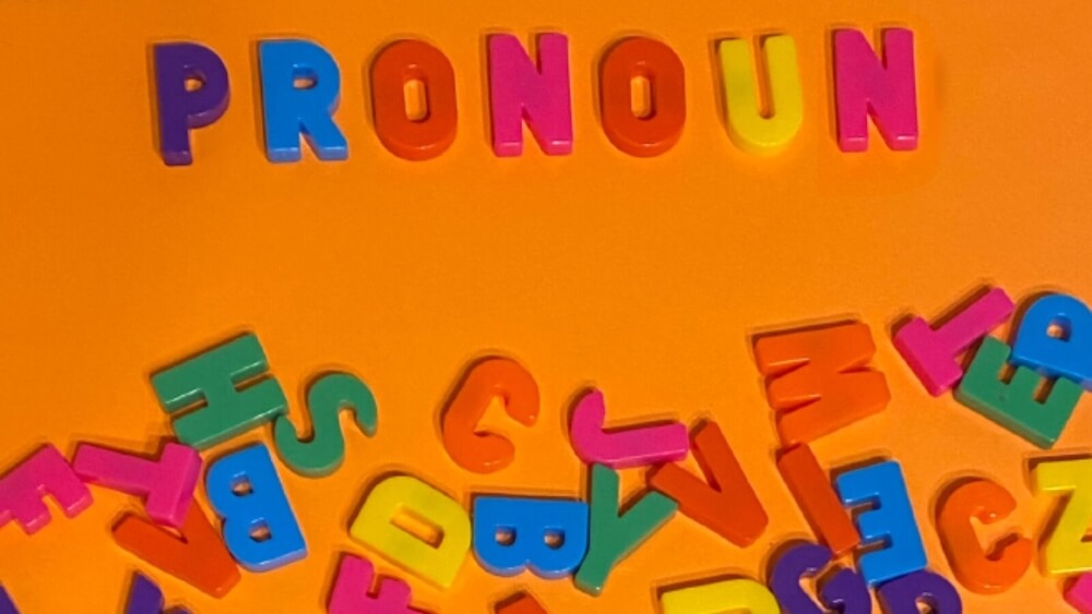 colour blocks make a word pronoun