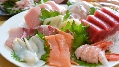 many sashimi on a plate