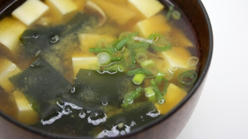 wakame and tofu miso soup