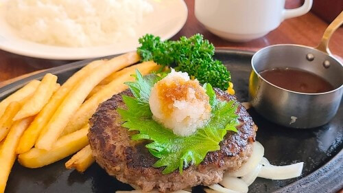 minced meat, topped with japanese radish and shiso leaf